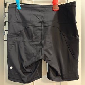Lululemon bike shorts with pockets